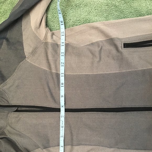 Like New Lululemon Ebb to Train Jacket Chrome 6 - Picture 6 of 15
